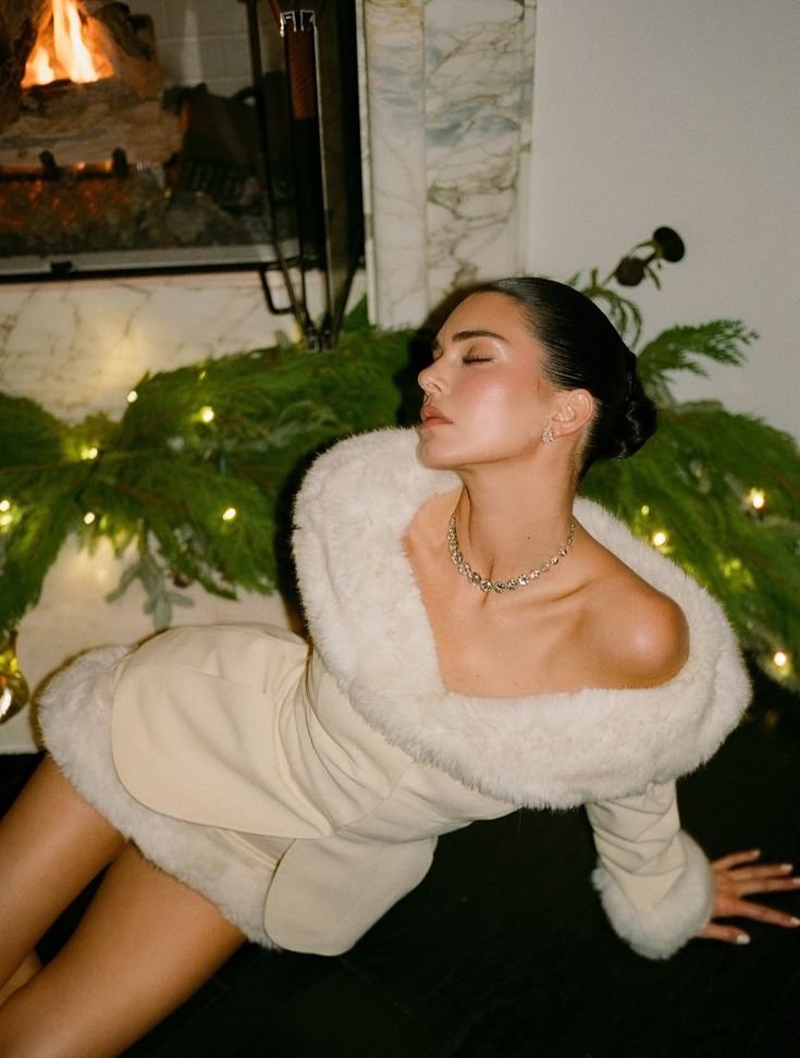 Kendall Jenner's Vintage Mugler Look at Christmas Eve Party 6 Kendall Jenner's Vintage Mugler Look at Christmas Eve Party 5