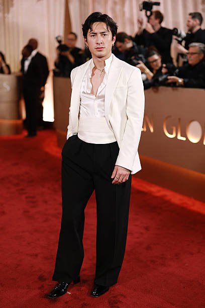 Hudson Williams Turns the Golden Globes 2026 Red Carpet Into a Fashion Moment