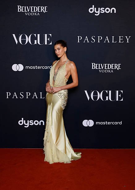 Hailey Bieber Wears Vintage Versace to the Vogue Australia Summer Ball 2026 3