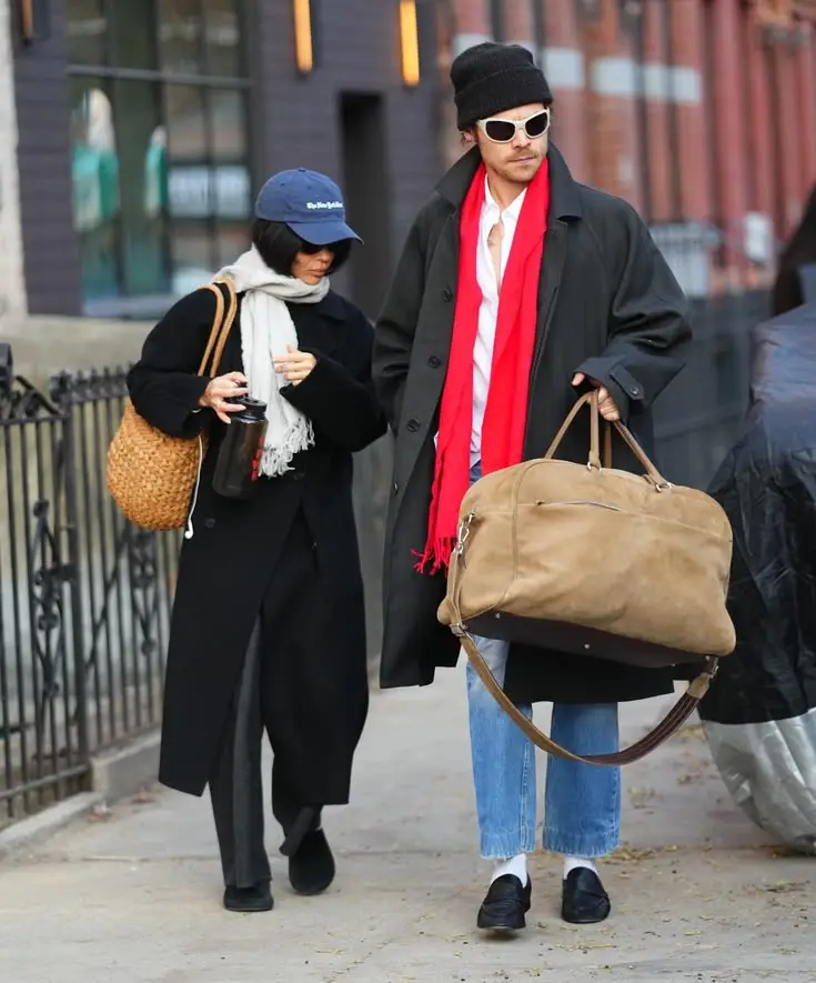 Harry Styles and Zoë Kravitz Engaged: Inside Their Romance, Proposal, and Stunning Ring Details 3
