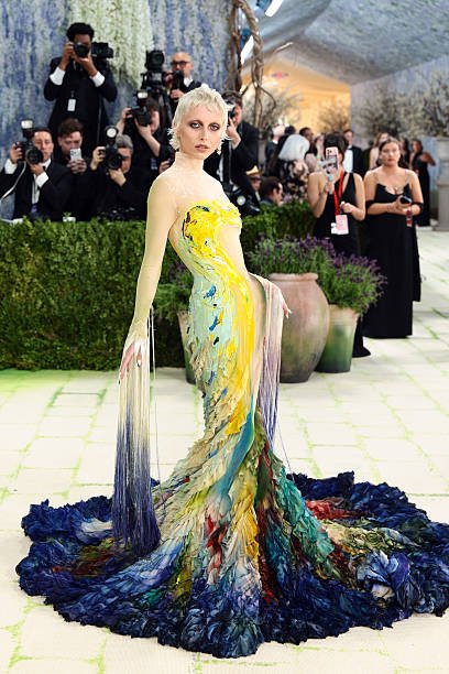 Emma Chamberlain's Artistic Mugler Gown at 2026 Met Gala 42 Emma Chamberlain’s Artistic Mugler Gown at 2026 Met Gala