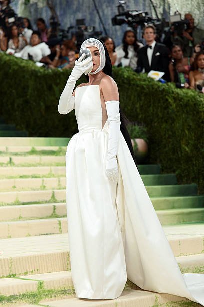 Katy Perry at the 2026 Met Gala in Stella McCartney: A Futuristic Fashion Moment That Stole the Night 48 Katy Perry at the 2026 Met Gala in Stella McCartney: A Futuristic Fashion Moment That Stole the Night