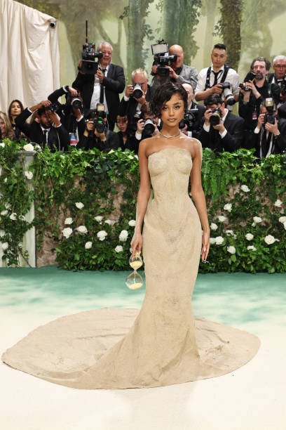 Top 10 Iconic Met Gala Dresses That Changed Fashion Forever 11