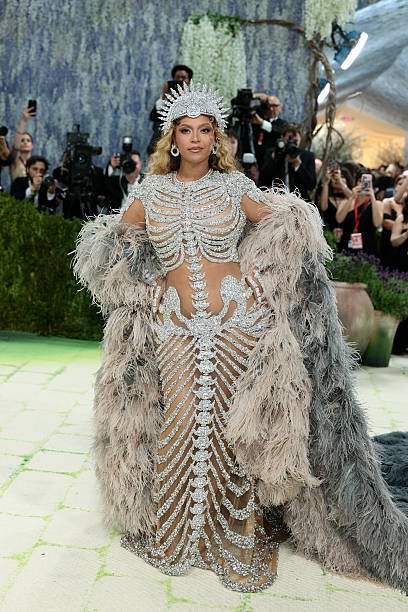 Beyoncé Captivates at 2026 Met Gala with Art-Inspired Gown