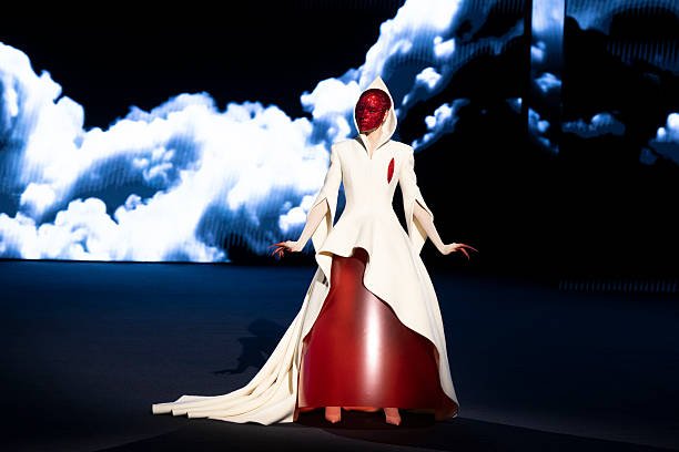 30 Paris Couture SS26 Looks Inspired by the Met Gala 2026 “Fashion Is Art” Theme 27