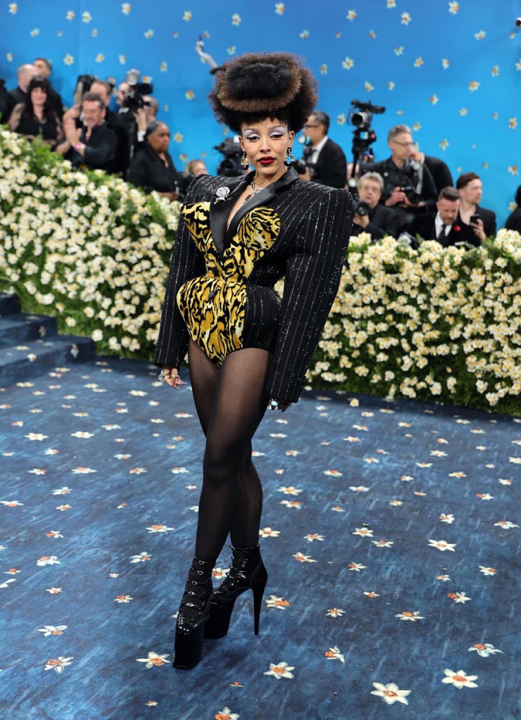 Doja Cat’s 2025 Met Gala Look: A Fierce Fusion of 80s Power and Feline Fantasy