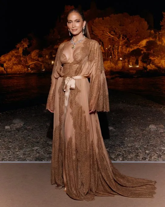 Jennifer Lopez Shines in Dolce & Gabbana Alta Moda at the Grand Finale of Taormina 2026