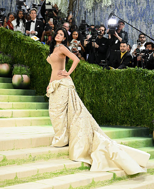 Kylie Jenner’s Custom Schiaparelli at 2026 Met Gala Event