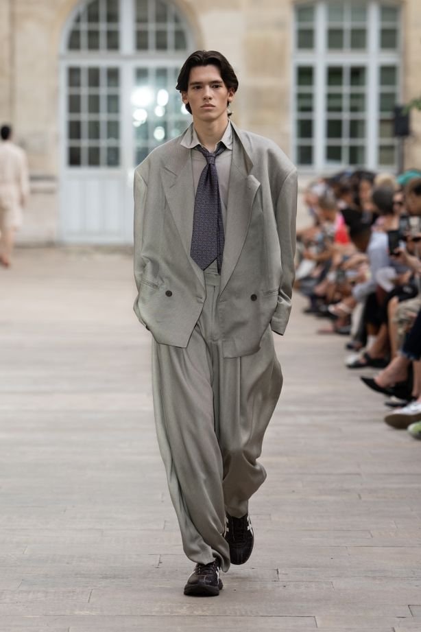 Menswear Trend Spring/Summer 2027: Casual Tailoring Redefines Modern Dressing 12 Menswear Trend Spring/Summer 2027: Casual Tailoring Redefines Modern Dressing 11