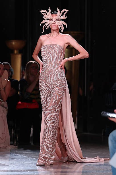 Elie Saab 19 216b357c f3be 41aa 8a2c 7bce66c83a83