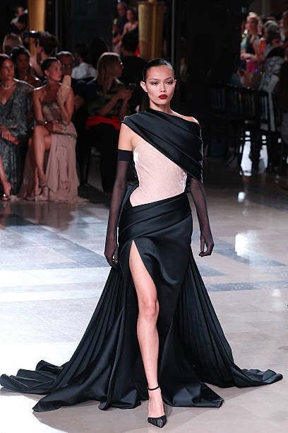 Elie Saab 12 227f8dd7 ff0d 4148 8a30 7db096ac3dbc