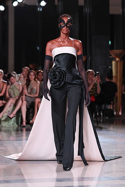 Elie Saab 13 232ba7a4 0df7 4ef4 801f 5f4ee3a4314b