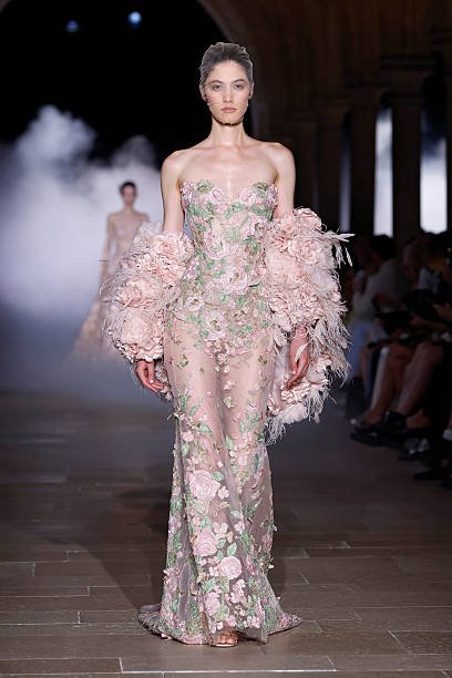 Zuhair Murad 44 37896353 2cef 4b8c 8b15 a7d18574fa35