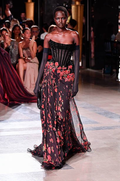 Elie Saab 14 479b4da1 abca 4cac 8c50 7bdbe29a895d