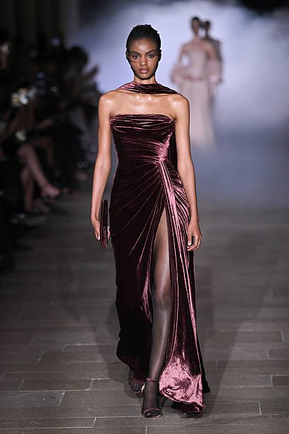 Zuhair Murad 17 4a27e3f9 95a3 4ddb b6a1 b7e10f47a27f