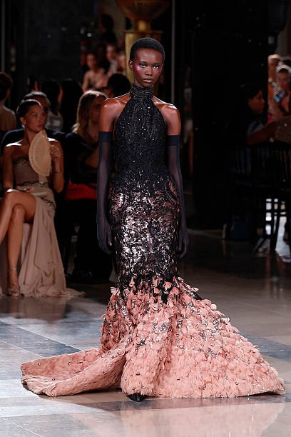 Elie Saab 38 53502d67 d29d 4ea1 94c7 8f1a8f17de1c