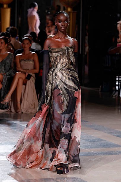 Elie Saab 36 546bc8cc 0df7 448e b4f9 bcf3ad268fa8