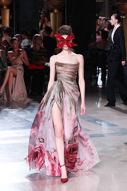 Elie Saab 39 71602232 ec9e 477a 9e9b a03f00f9920c