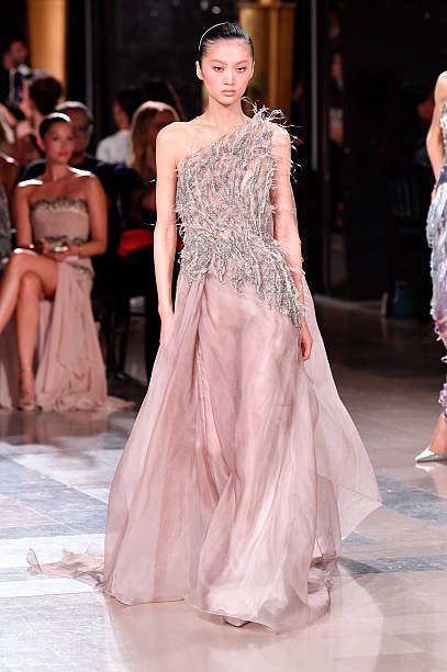 Elie Saab 32 73552812 53b7 485a 9546 e1da9b920f69