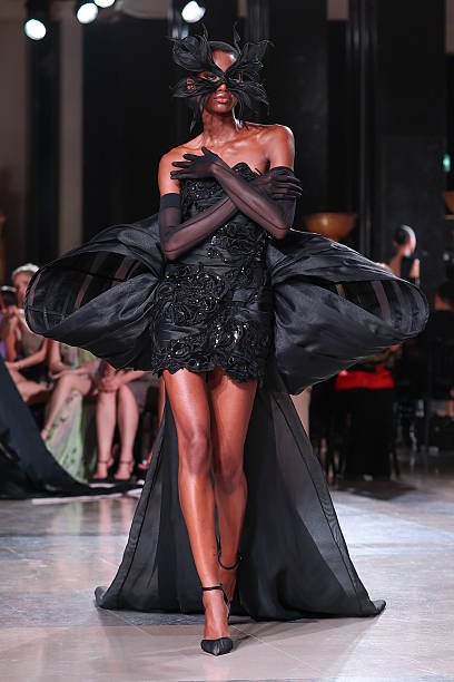 Elie Saab 15 a8d4dd27 9206 4bb9 8bef 19b64d4f1153