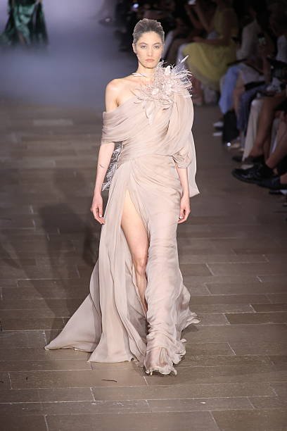 Zuhair Murad 21 c176c61a e87e 4296 9591 26b4a5d6e249