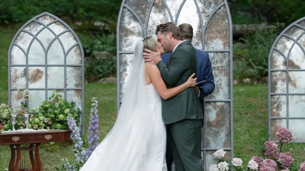 Lainey Wilson and Devlin “Duck” Hodges Celebrate Their Love With a Stunning Tennessee Waterfall Wedding 1