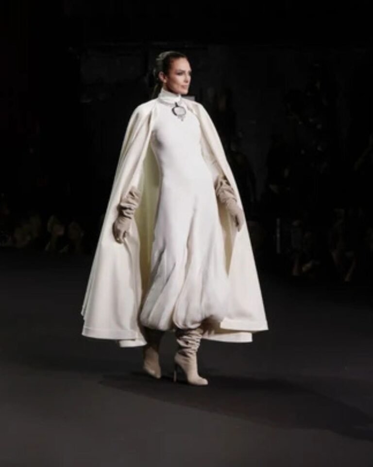 stephane rolland haute couture fall winter 2026 27 look 1