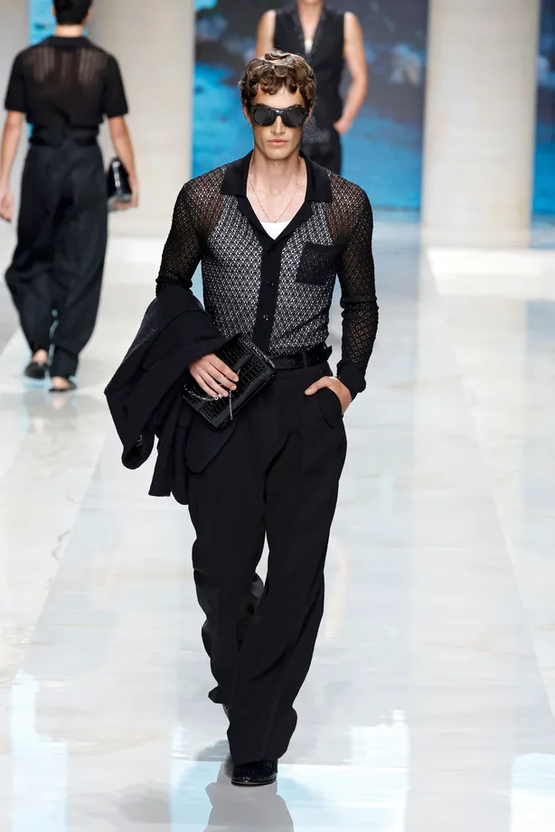 Menswear Trend Spring/Summer 2027: Transparent Fashion Takes Center Stage 4 Menswear Trend Spring/Summer 2027: Transparent Fashion Takes Center Stage