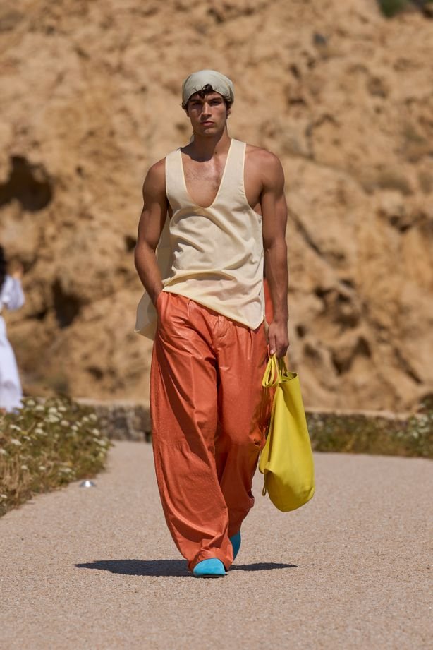 Menswear Trend Spring/Summer 2027: Plunging Neckline Redefine the Modern Wardrobe 3