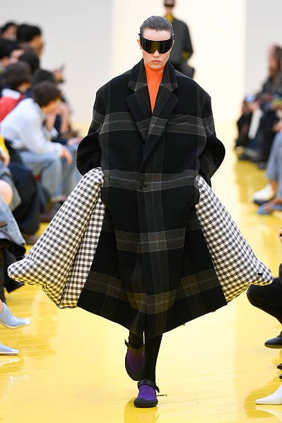 Maxi Coats: The Defining Womenswear Trend for Fall/Winter 2026 10 Maxi Coats: The Defining Womenswear Trend for Fall/Winter 2026 9