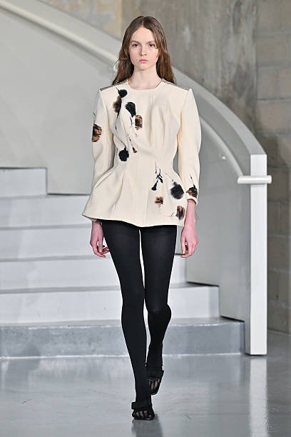 Womenswear Trend Fall/Winter 2026: Peplum Is Back (And Better Than Ever) 8 Womenswear Trend Fall/Winter 2026: Peplum Is Back (And Better Than Ever) 7