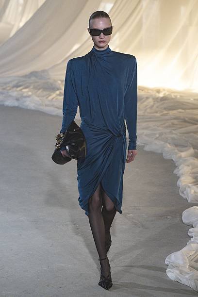 Womenswear Fall/Winter 2026: Bold Shoulders The Power Silhouette Dominating