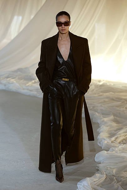 Womenswear Fall/Winter 2026: Bold Shoulders The Power Silhouette Dominating 3