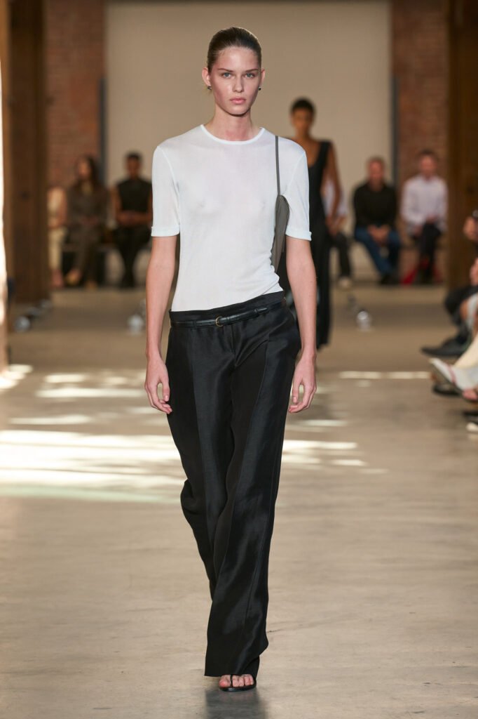 Calvin Klein 16