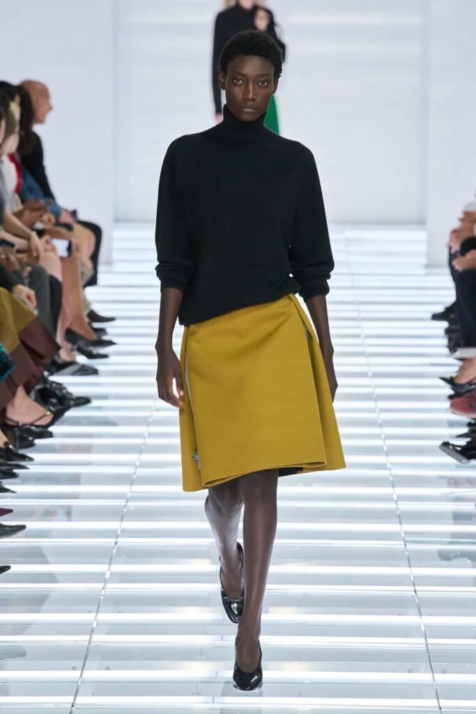 Prada 2 Prada Spring 2027 Ready-to-Wear explores modern silhouettes, sharp tailoring and everyday fashion through Miuccia Prada and Raf Simons’ evolving vision.