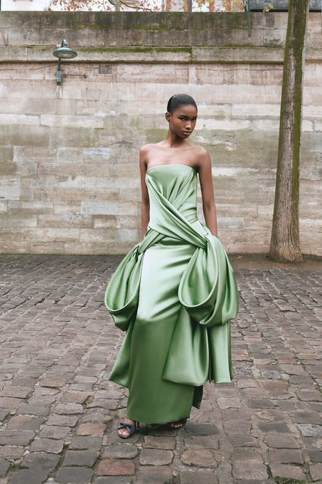 Deva Cassel Dazzles in Breathtaking Dior by Jonathan Anderson at the Fantôme de L’Opéra Premiere HUiZUiRWEAE093q 2