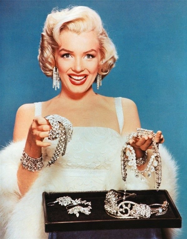 The CAPTIVATING Diamond Story: Beauty, Power & Timeless Luxury