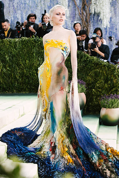 Emma Chamberlain’s Artistic Mugler Gown at 2026 Met Gala