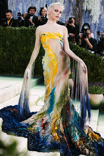 Emma Chamberlain’s Bold Artistic Mugler Gown at 2026 Met Gala image 257 3
