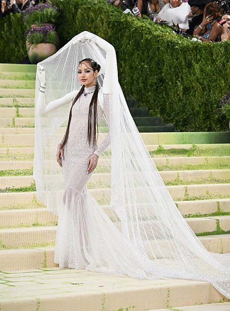 Lisa From BLACKPINK Attend the 2026 Met Gala in Bold Robert Wun Couture 2 Lisa From BLACKPINK Attend the 2026 Met Gala in Bold Robert Wun Couture
