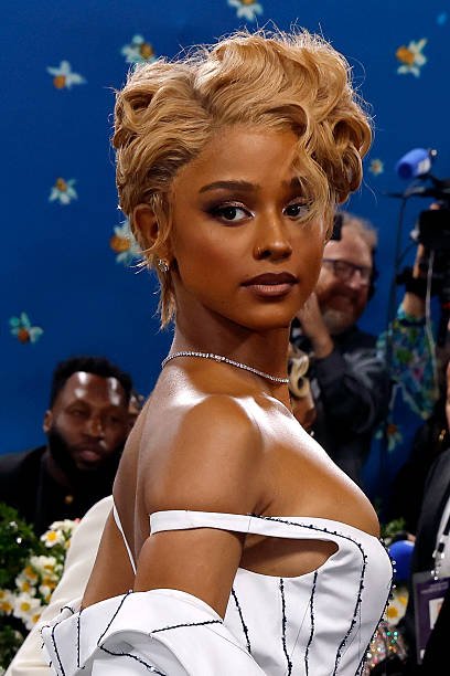 Tyla’s Bold 2025 Met Gala Moment: A Blonde Bombshell in Jacquemus 3 Tyla’s Bold 2025 Met Gala Moment: A Blonde Bombshell in Jacquemus